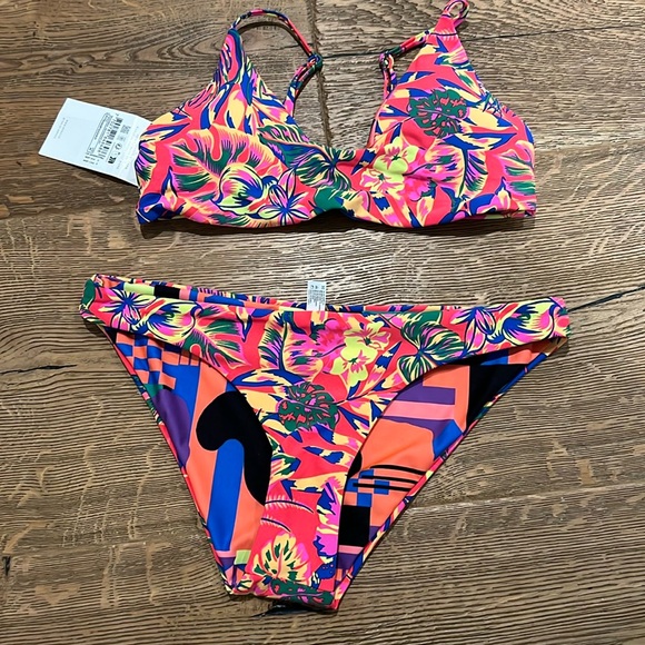 Maaji‎ Pink Floral reversible Bikini medium - Picture 1 of 6